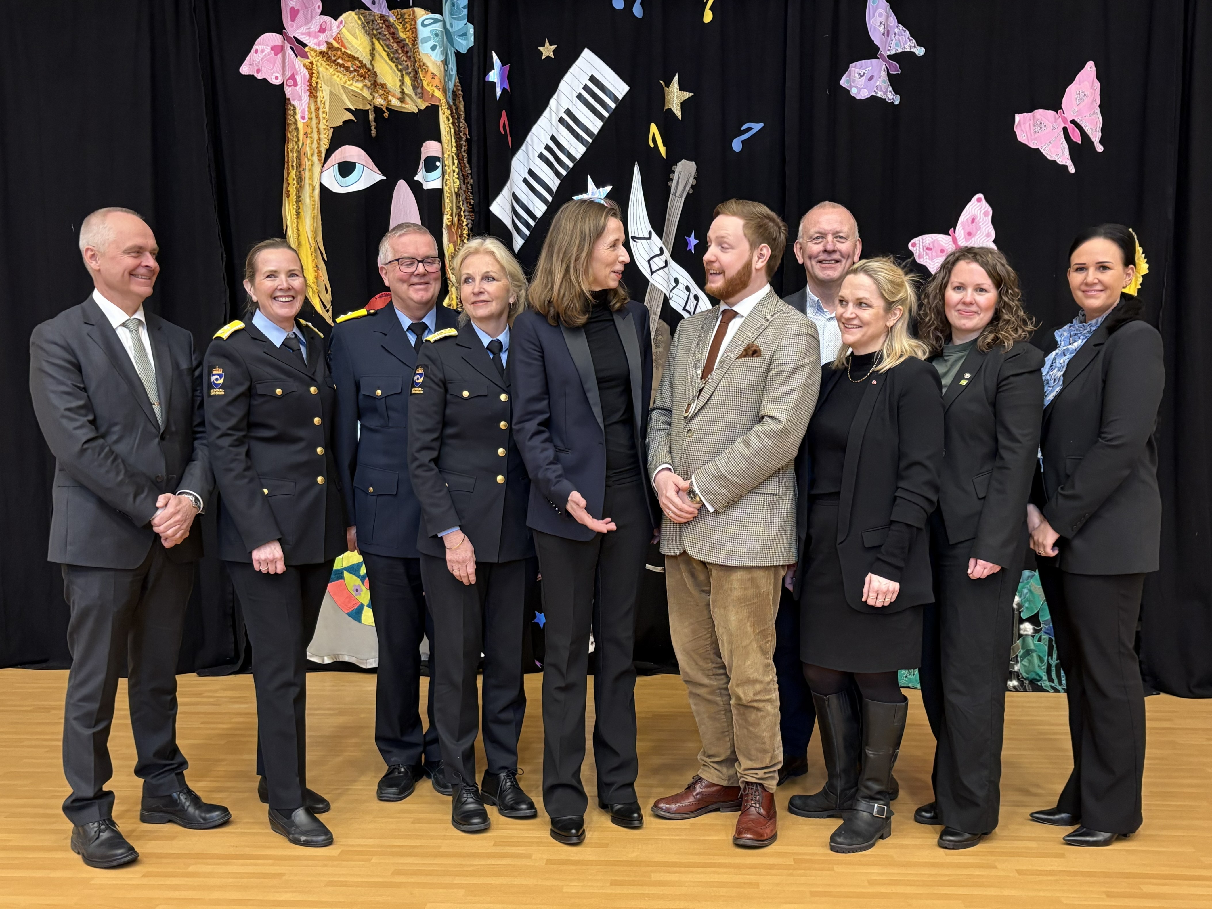 Diverse gjester under åpning av tilbud i Skien fengsel