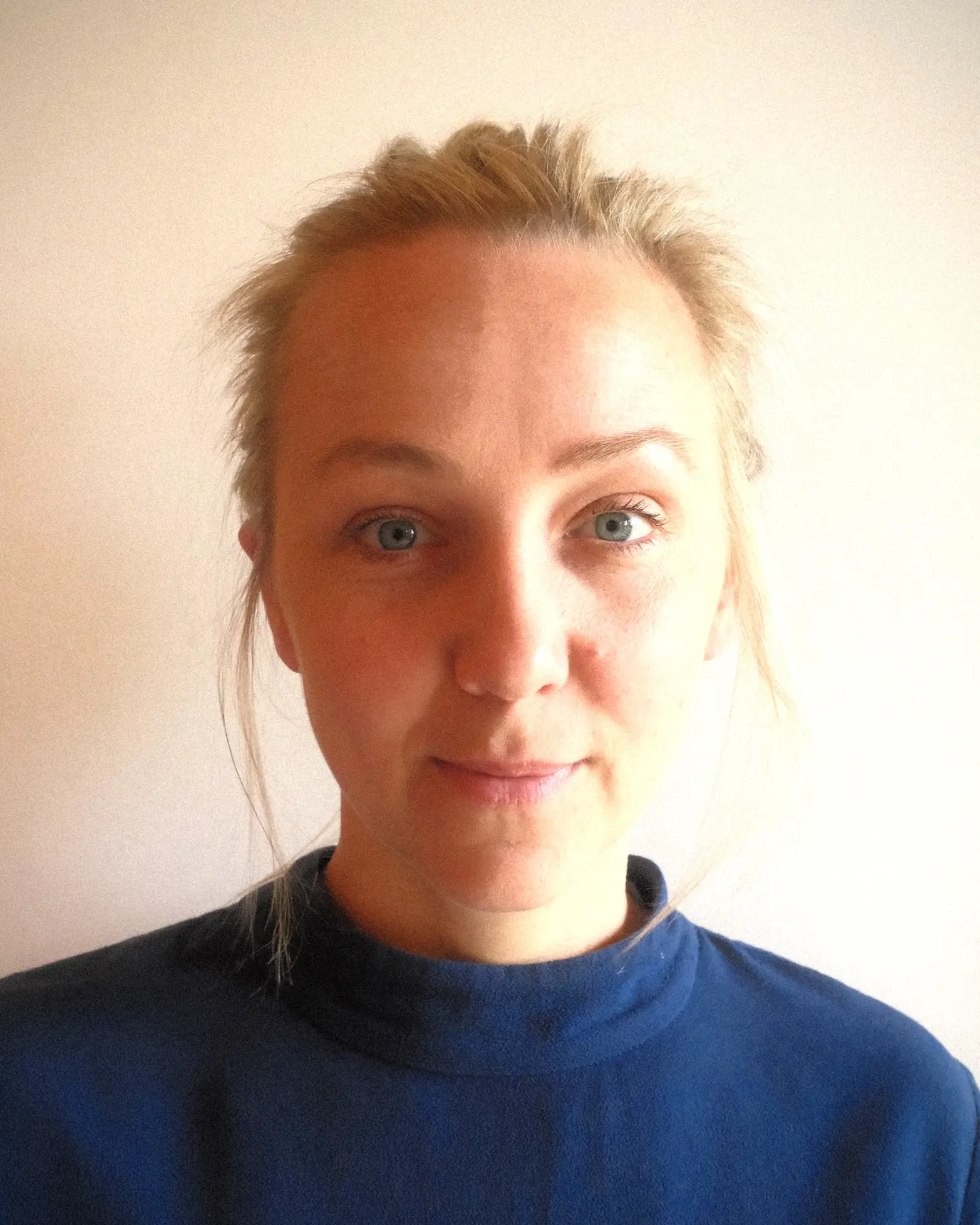 En person med hodetelefoner