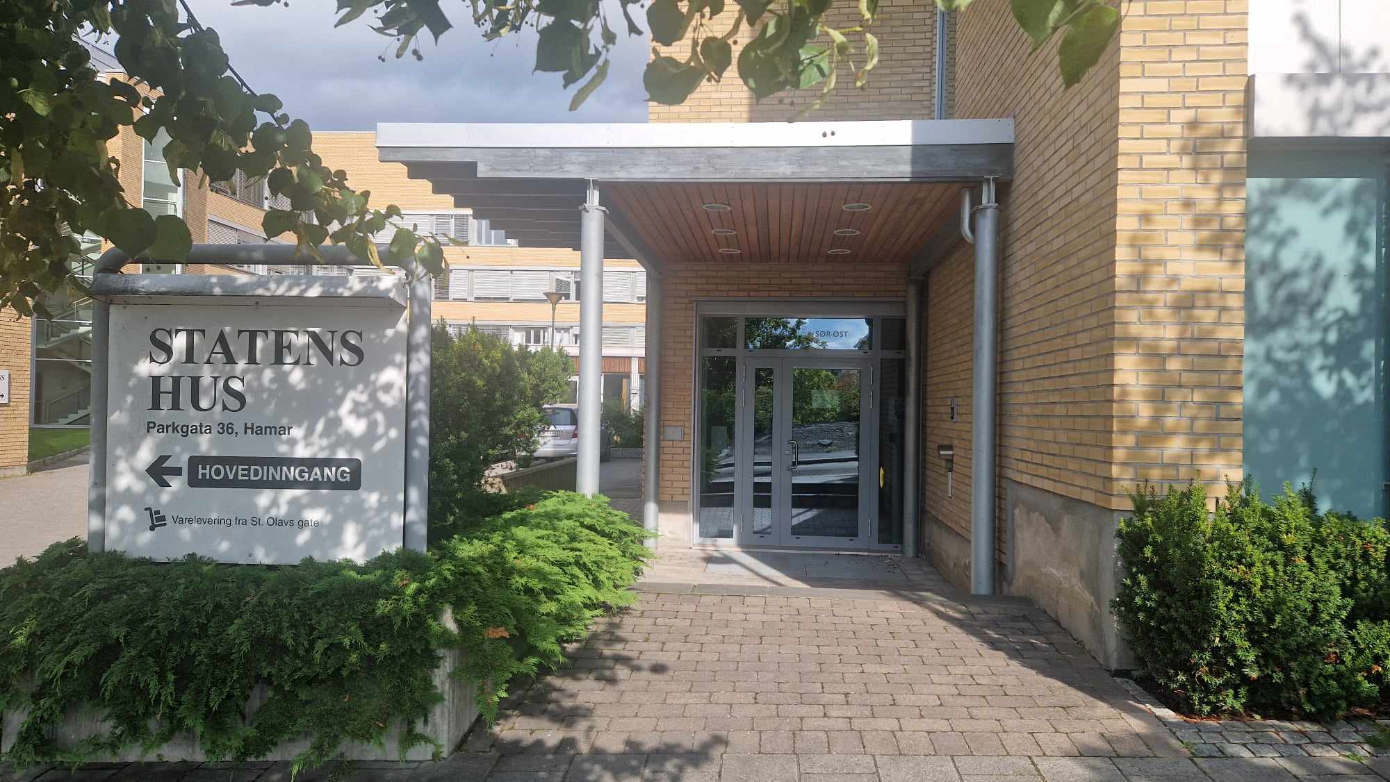 Bilde av hovedinngangen til Helse Sør-Øst RHF på Hamar
