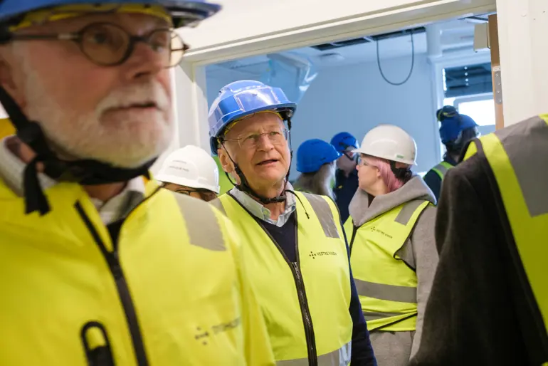En gruppe mennesker iført sikkerhetsvester