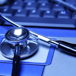 Stetoskop på bærbar pc
