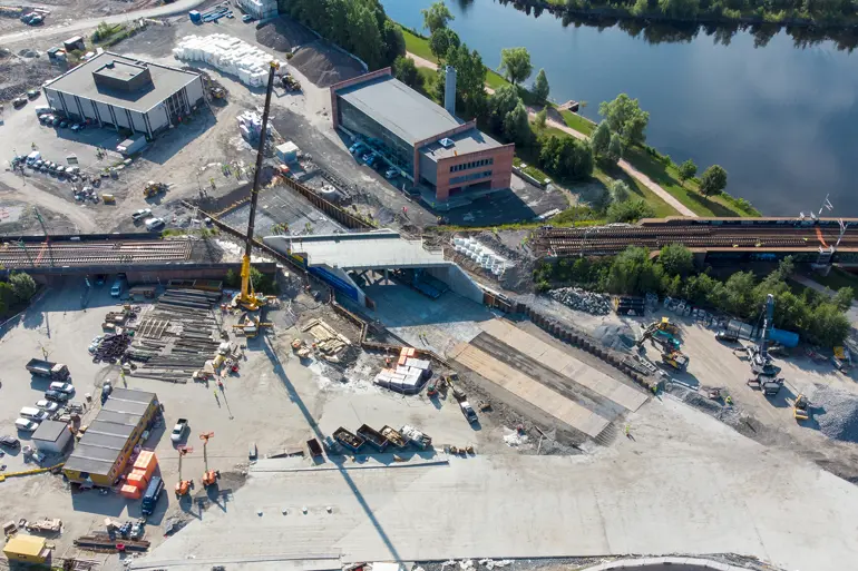 Dronefoto av jernbanen