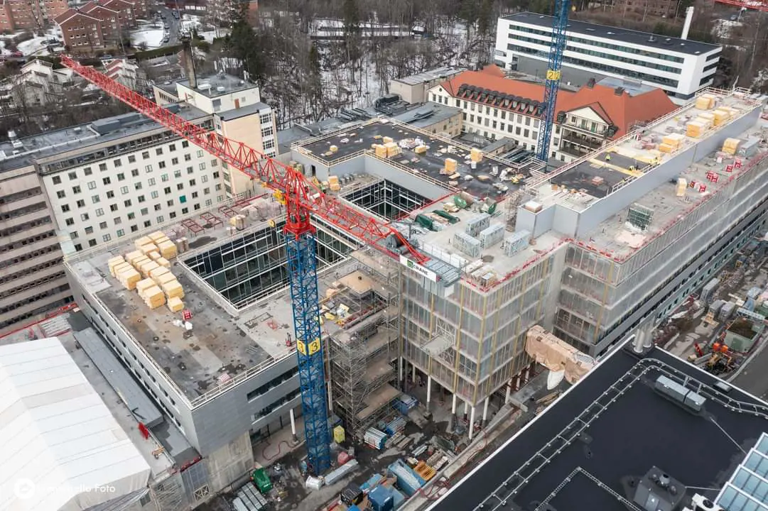 Dronebilde over byggeplassen av nytt klinikk- og protonbygg