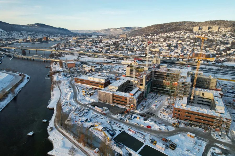 Dronebilde fra byggingen av Nytt Drammen sykehus