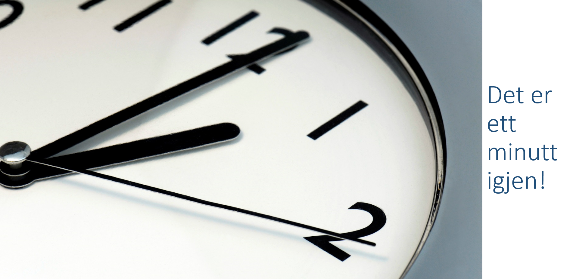 En klokke med svart ansikt