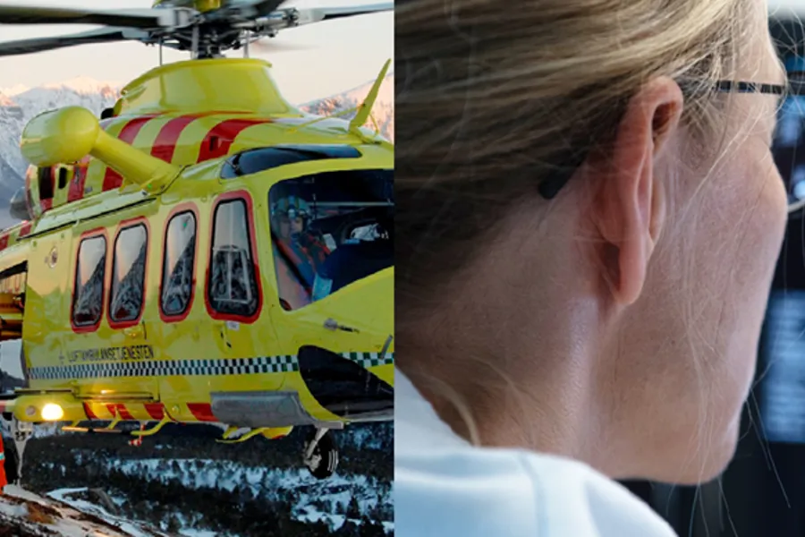 En mann som ser på en gul buss