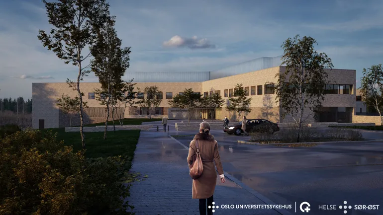 En person som går på en parkeringsplass