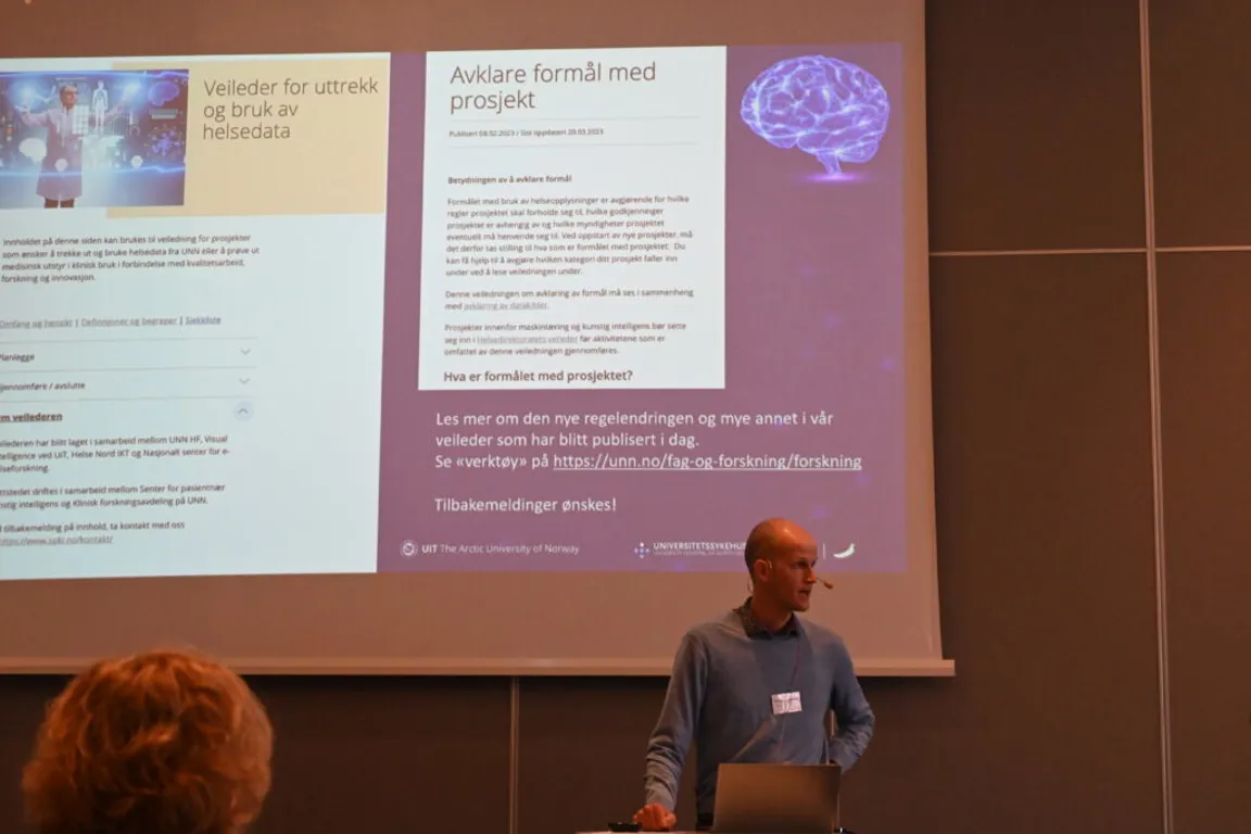 En gruppe mennesker som poserer for et bilde