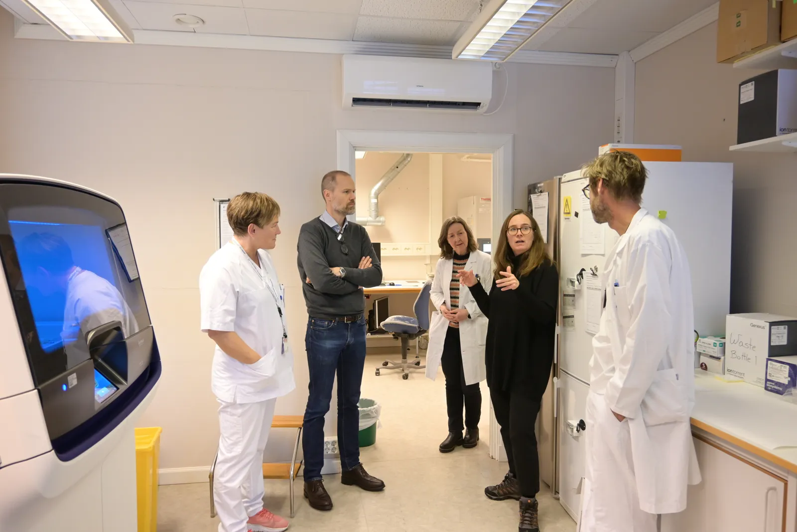 snakker på lab