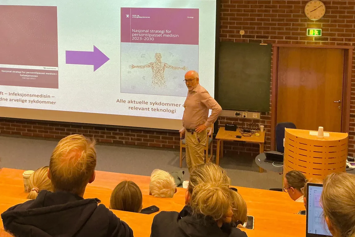 En person som holder en presentasjon