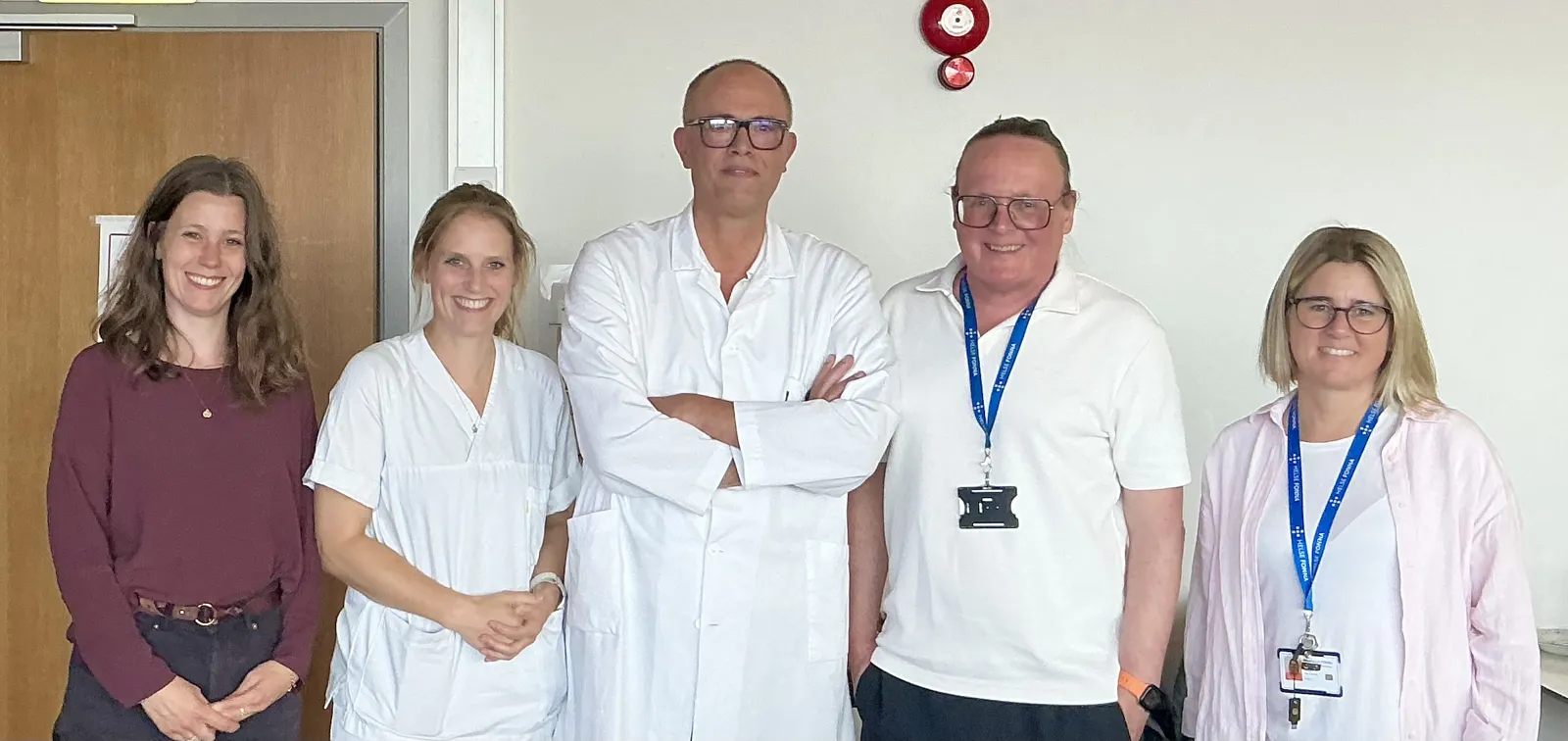 En gruppe mennesker som poserer for et bilde