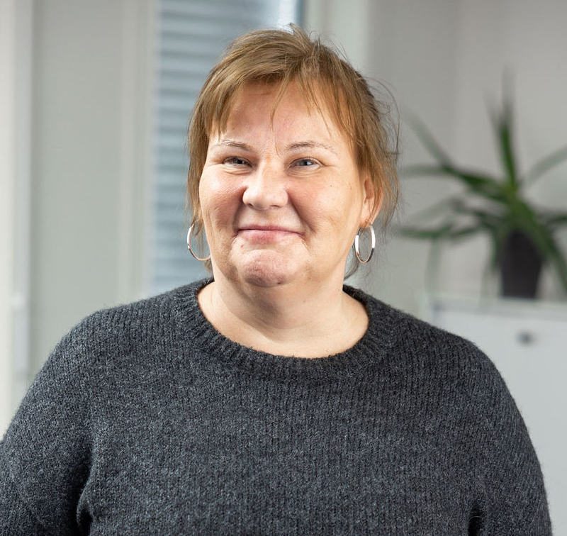 En person med blondt hår