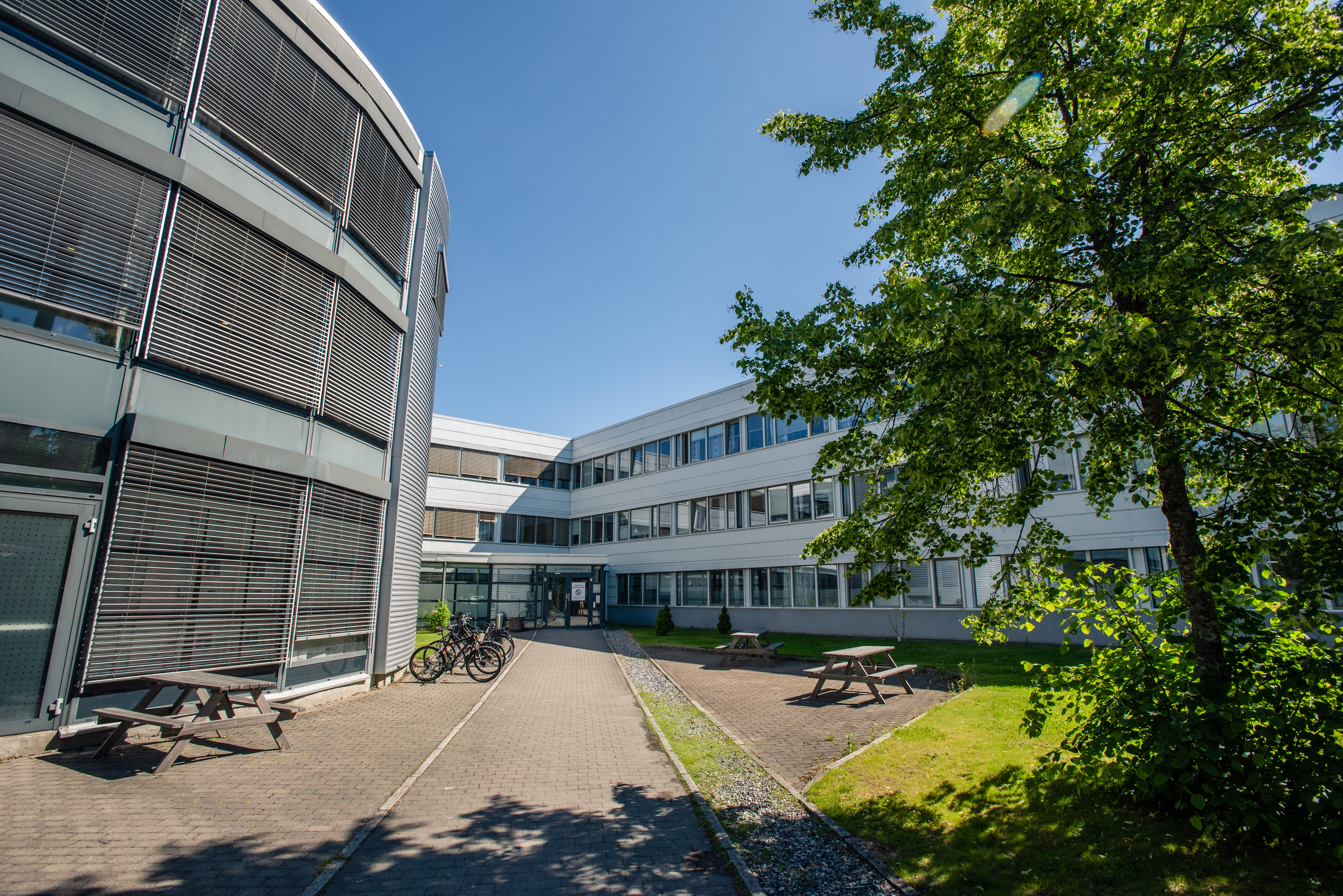 Utebilde av lokalene til Ahus på Åråsen