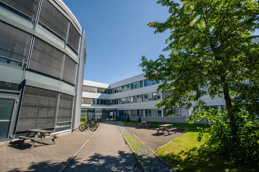 Utebilde av lokalene til Ahus på Åråsen