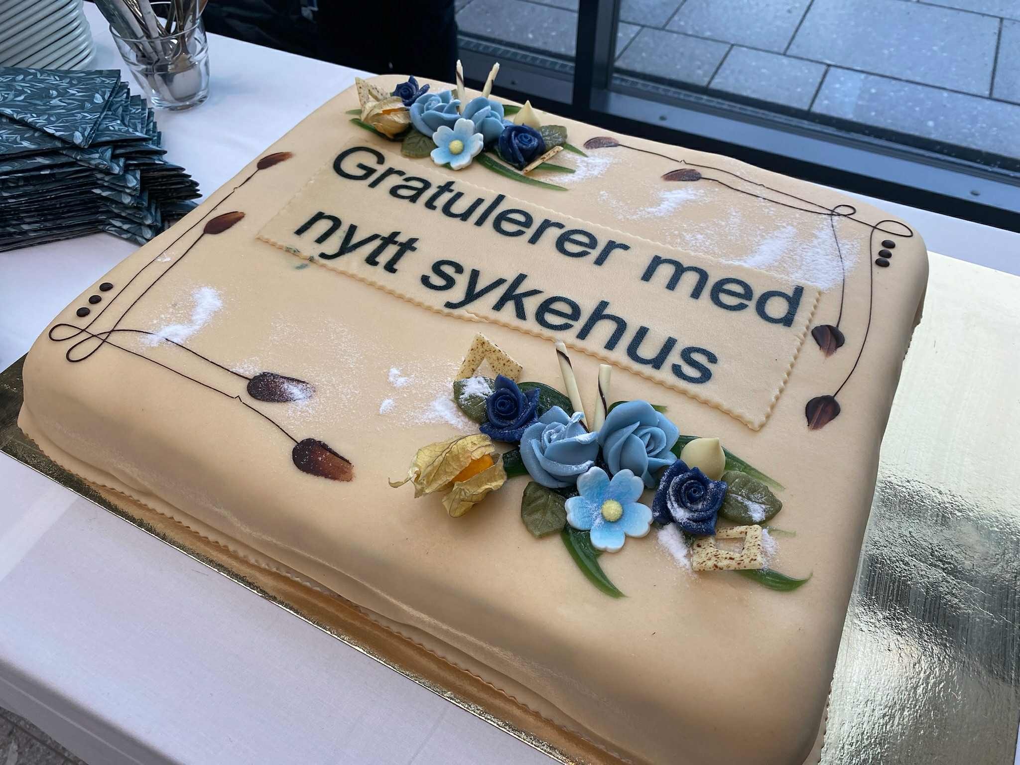 En kake med en melding på