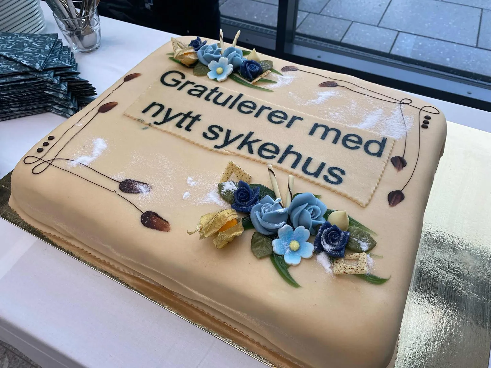 En kake med en melding på