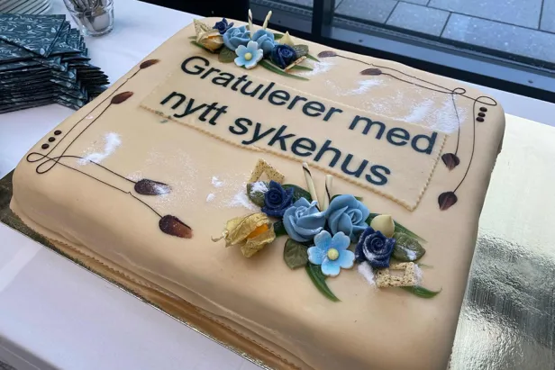 En kake med en melding på