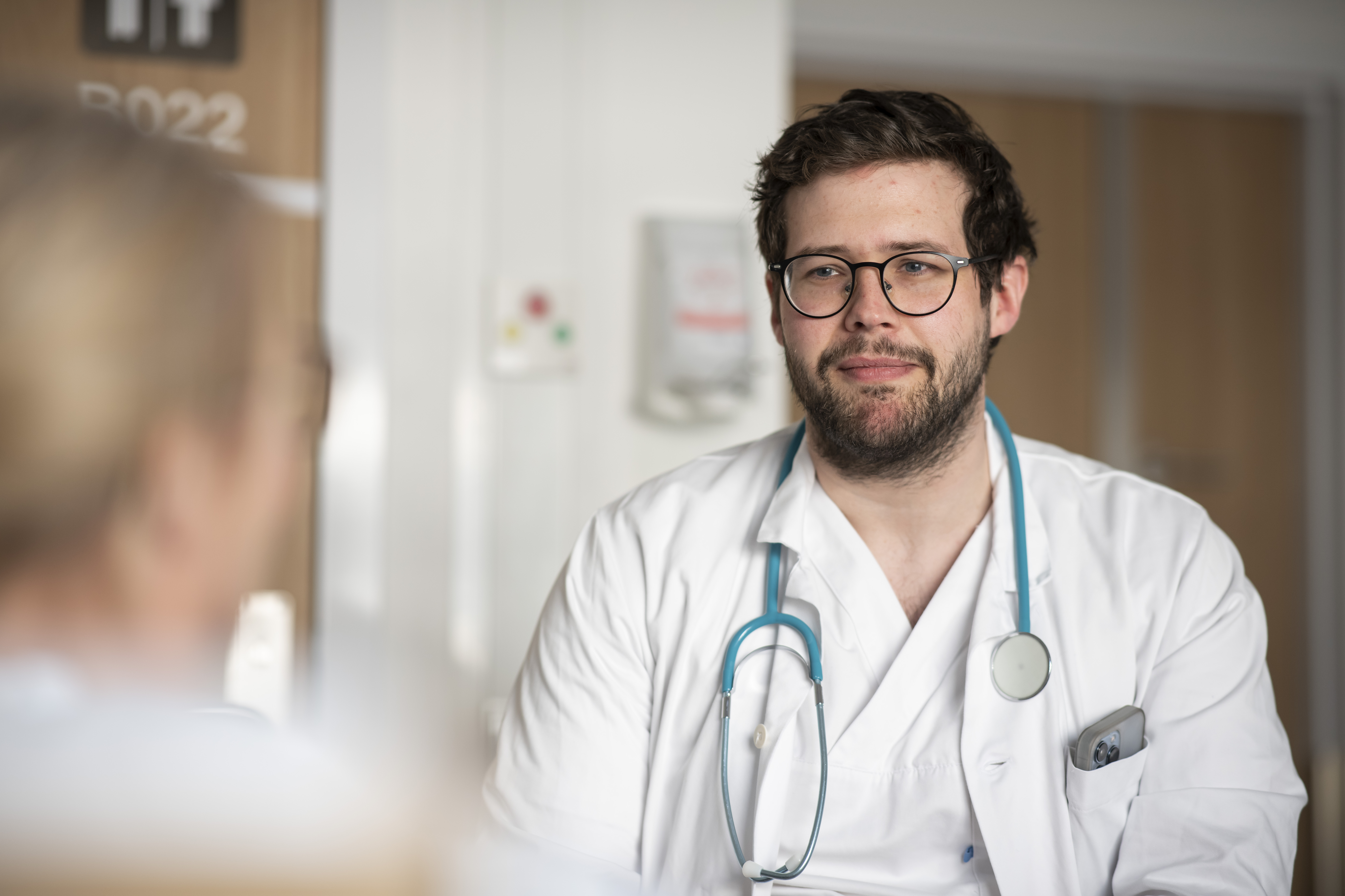 Pleier i samtale med pasient